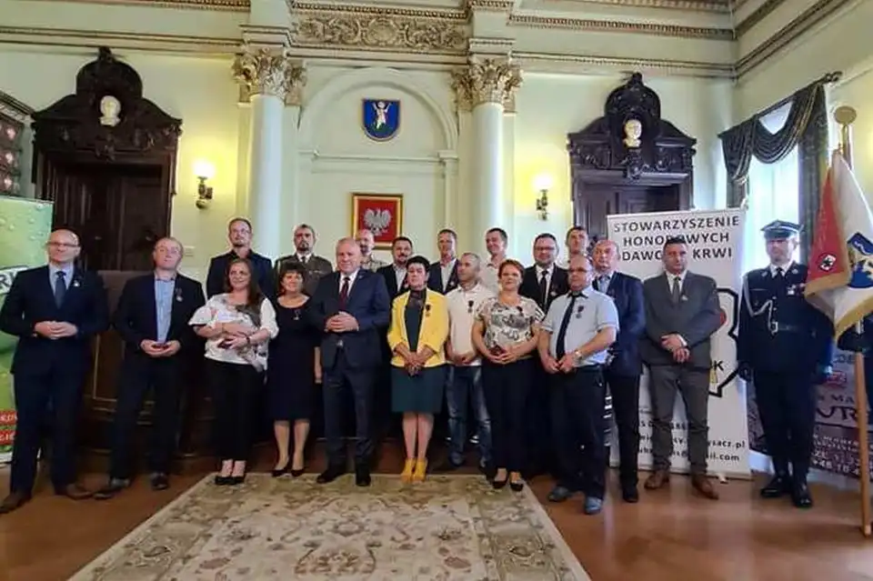 Honorowi dawcy krwi z Nowego Sącza z odznaczeniami państwowymi