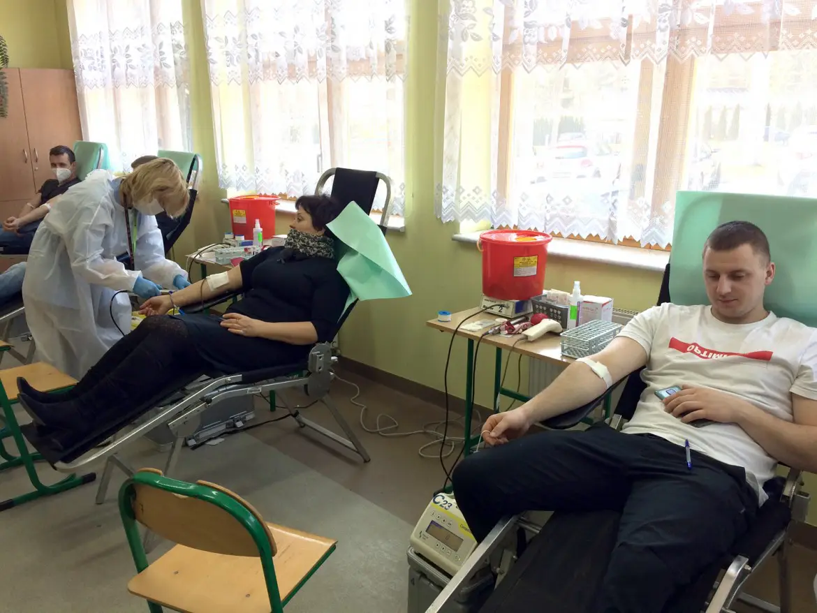 W Zespole Szkół w Łącku odbyła się akcja poboru krwi. Dawcy oddali ponad 13 litrów krwi