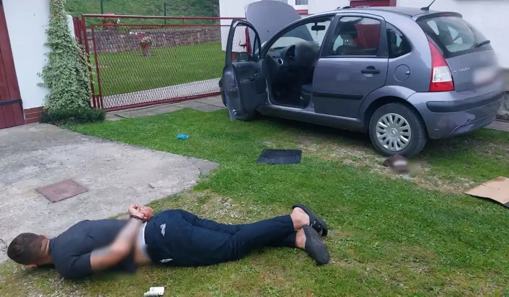 Śmiertelnie pobili 75-latka. Sprawcy zatrzymani podczas pościgu na terenie gminy Stary Sącz