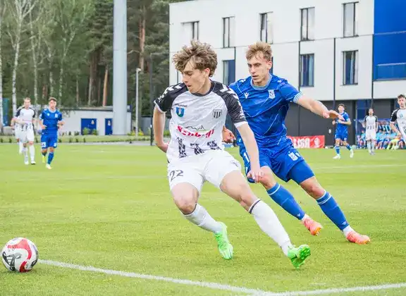 Sandecja wygrywa we Wronkach