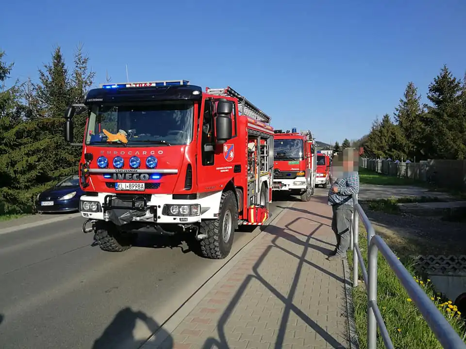 Wypadek w Kasince Małej. Trzy osoby poszkodowane