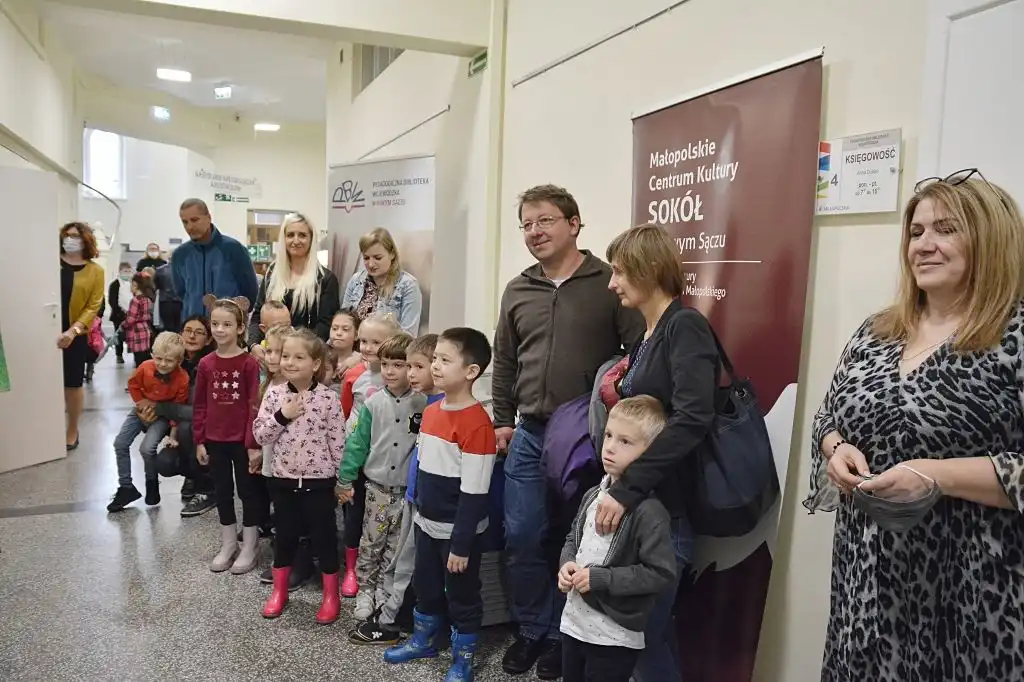 Bajkowa wystawa w Pedagogicznej Bibliotece Wojewódzkiej w Nowym Sączu