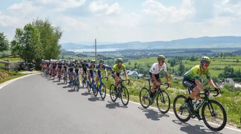 Peleton Małopolskiego Wyścigu Górskiego znów wjedzie na Przehybę