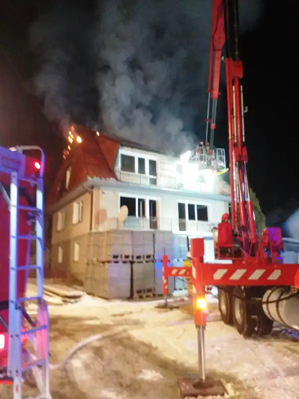 Pożar budynku mieszkalnego w Naściszowej. Z ogniem walczyło 7 zastępów straży