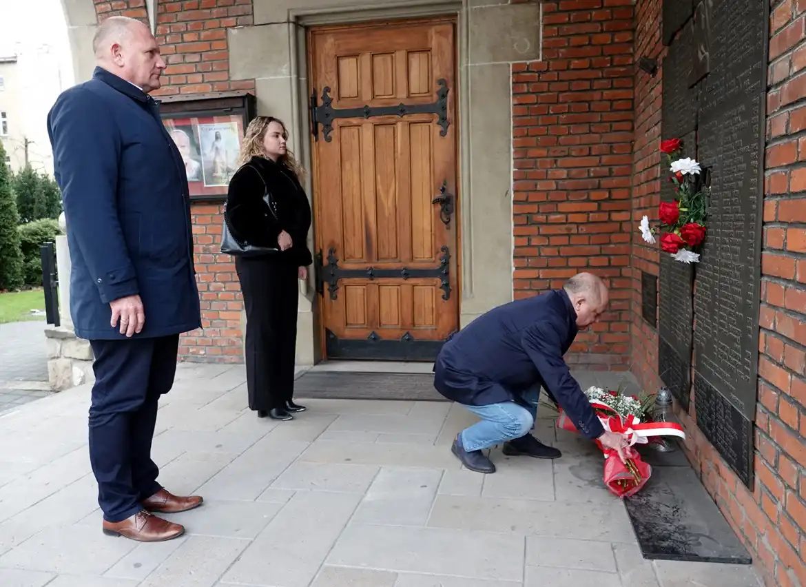 15 lat pamięci. Hołd ofiarom Katynia i Smoleńska