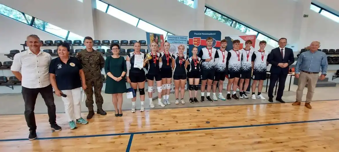 I Mistrzostwa Małopolski w piłce siatkowej klas mundurowych. Gromnik z mistrzostwem Powiatu