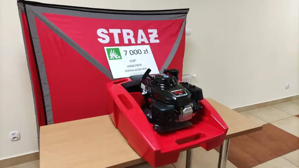 OSP Jankowa z nowym sprzętem. Motopompa i parawan już na wyposażeniu