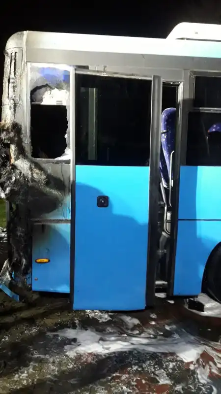 Pożar w Kąclowej. Płonął autobus znajdujący się w bliskim sąsiedztwie budynku mieszkalnego