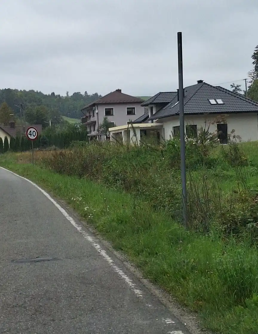 Kradzież znaków drogowych w powiecie limanowskim. To zagrożenie dla bezpieczeństwa kierowców i mieszkańców