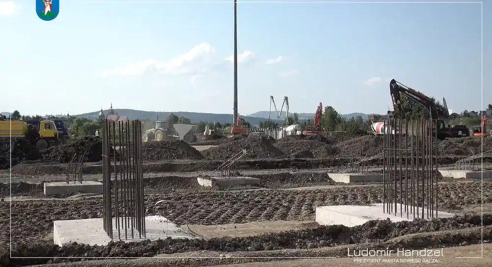 Na budowie stadionu miejskiego Sandecji praca wre