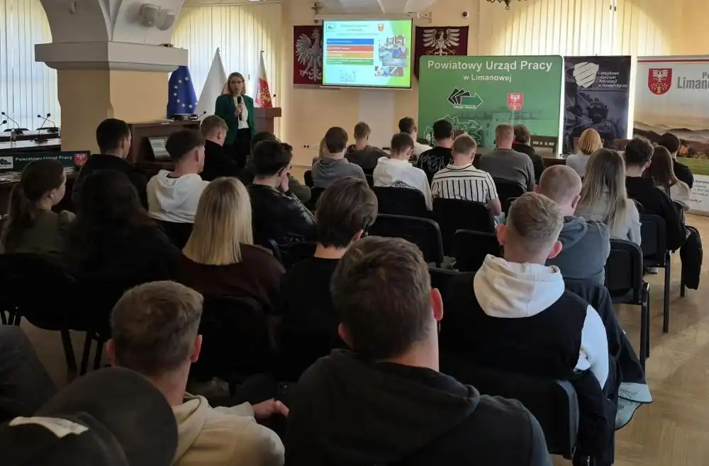 Wojsko bliżej ludzi. Spotkanie informacyjne w PUP Limanowa o karierze w służbach mundurowych