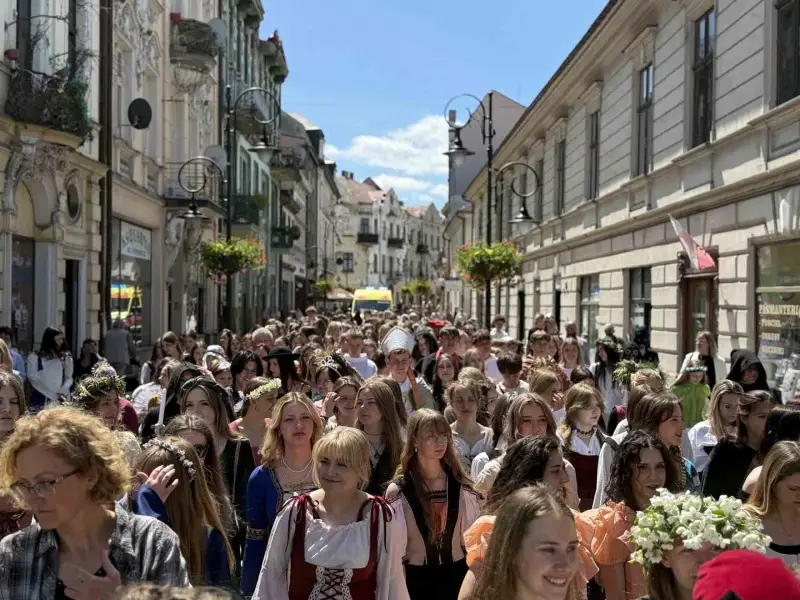 Ulicami Nowego Sącza przeszedł X Orszak Jana Długosza. Wyjątkowa tradycja „Jedynki” trwa