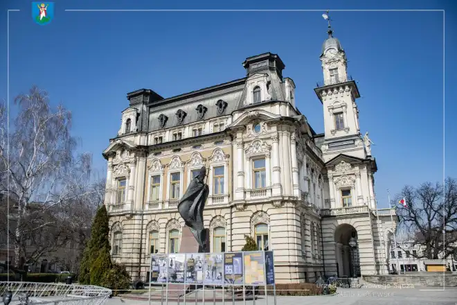 Wystawa „Polacy ratujący Żydów w czasie II wojny światowej” na nowosądeckim rynku