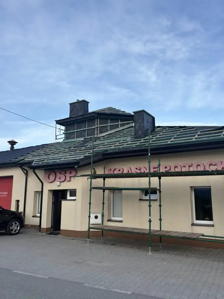 Ponad 120 tys. zł na modernizację remizy OSP w Krasnem Potockiem. Będzie nowy dach i parking