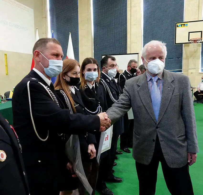 Strażacy z terenu miasta i gminy Grybów z promesą na zakup sprzętu