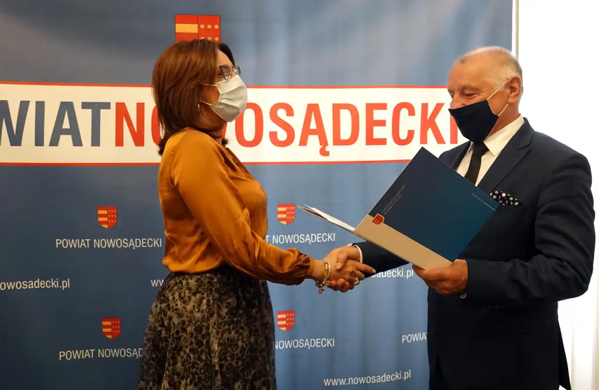 Nowi dyrektorzy szkół prowadzonych przez powiat nowosądecki