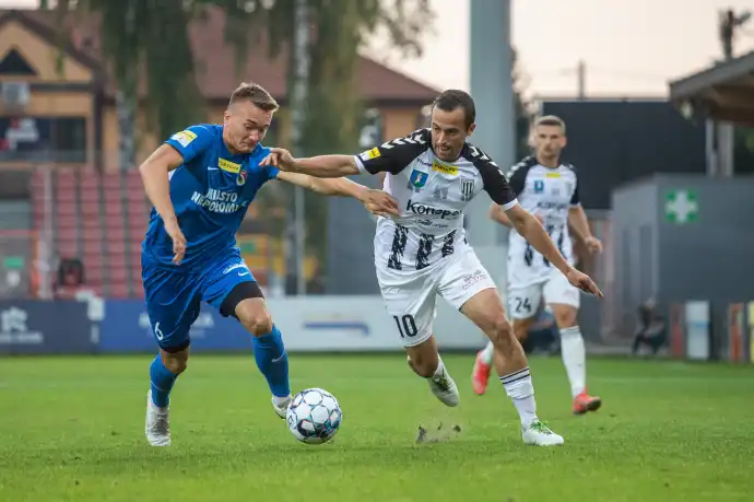 Zwycięski mecz z Puszczą. Drużyna Sandecji wraca z Niepołomic z kompletem punktów