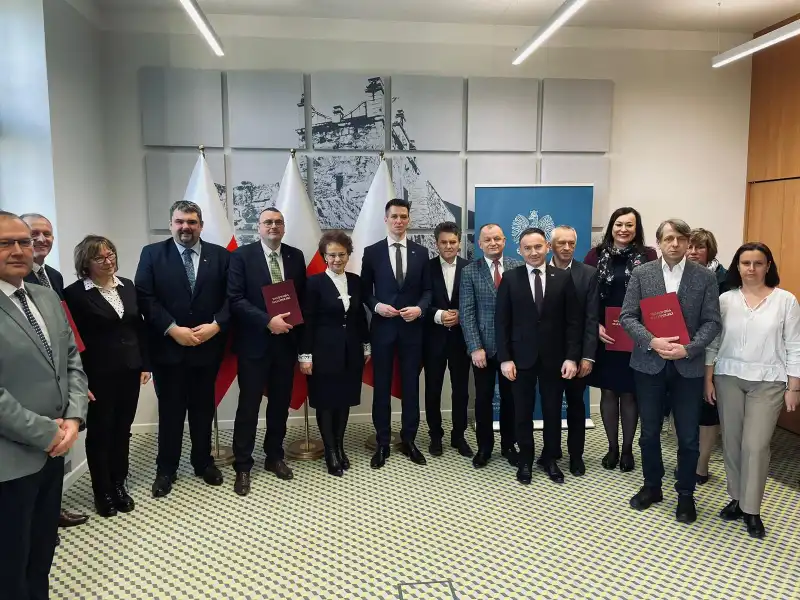 Blisko 42 mln zł na realizację zadań drogowych dla powiatów nowosądeckiego, gorlickiego, limanowskiego, tatrzańskiego i nowotarskiego