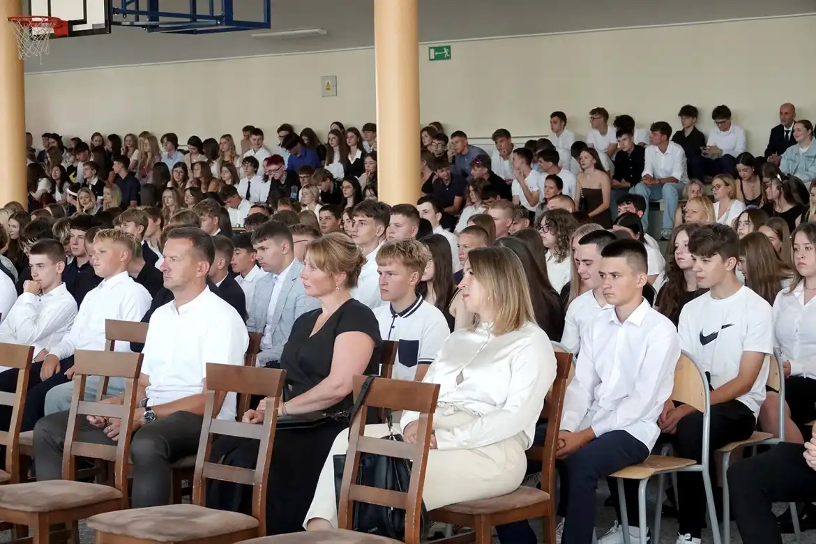 Nowy rok szkolny w Powiecie Nowosądeckim: blisko 4 tysiące uczniów rozpoczęło naukę