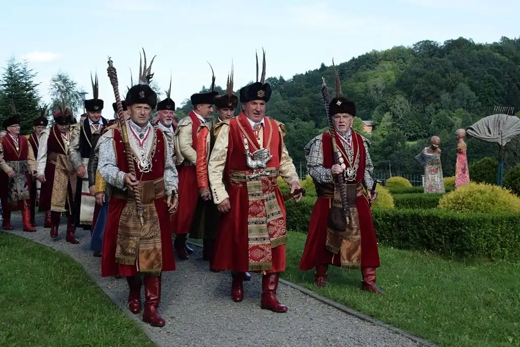 Gryf wrócił do domu. Herb Gładyszów znów zdobi Kasztel w Szymbarku