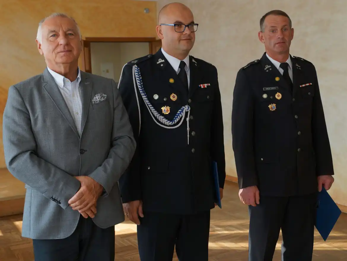 Starosta nowosądecki uhonorował druhów z Czerńca i zapowiedział zwiększenie dofinansowania OSP w powiecie