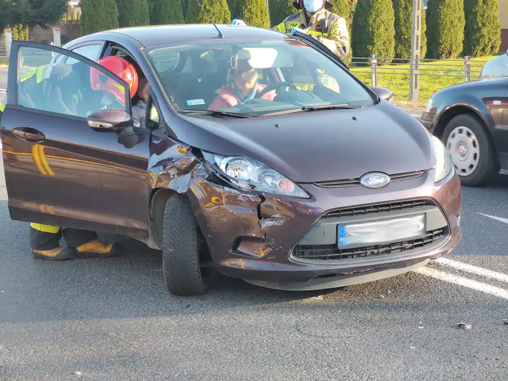 Wypadek w Paszynie. Na DK 28 zderzyły się dwa samochody