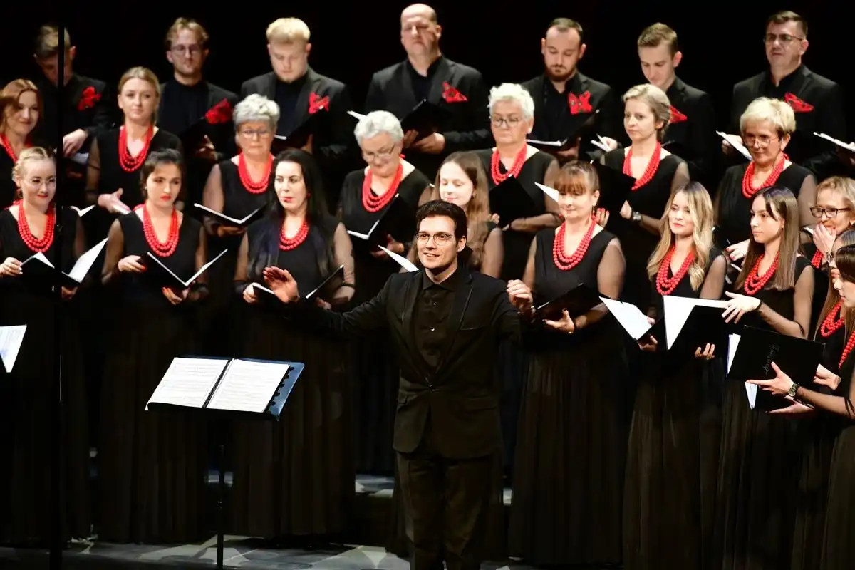 Finał konkursu "Ludowo na Novo". Nagrody w Limanowskim Domu Kultury rozdał marszałek Witold Kozłowski