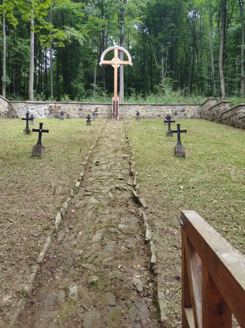 Funkcjonariusze KaOSG porządkowali cmentarze wojenne na ziemi gorlickiej