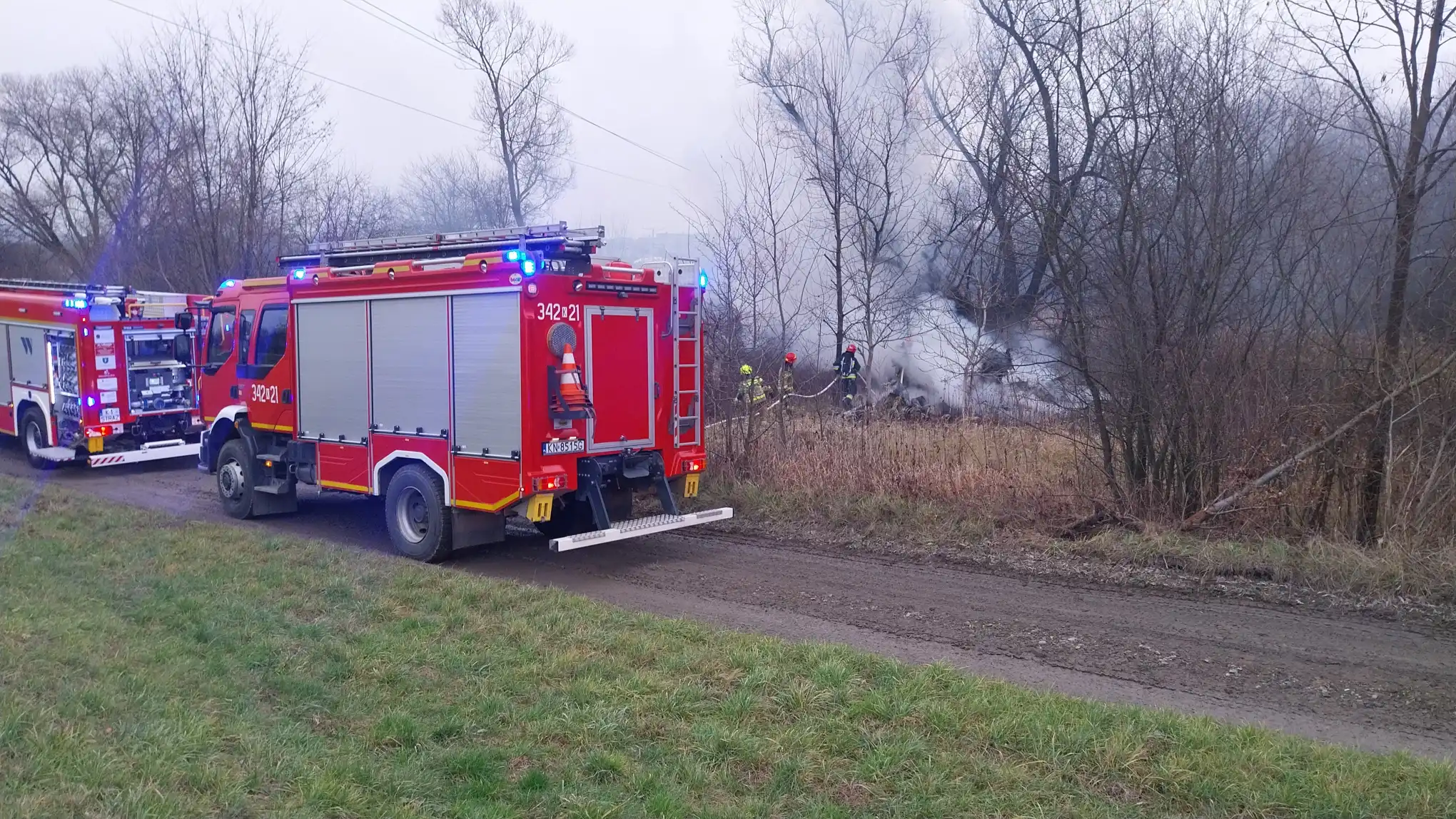 Dym i płomienie w Nowym Sączu. Strażacy w akcji na Elektrodowej