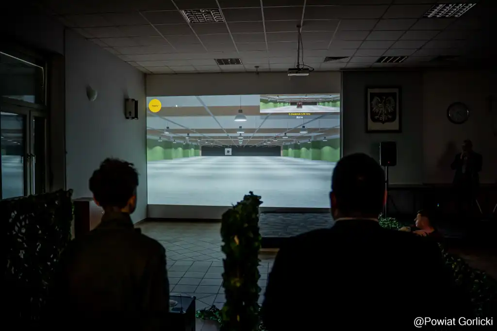 Gorlice inwestują w edukację wojskową. Otwarto wirtualną strzelnicę