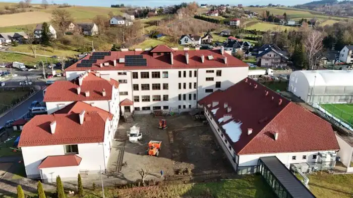 Bezpieczniej i przyjaźniej. Rusza modernizacja placu zabaw w Korzennej