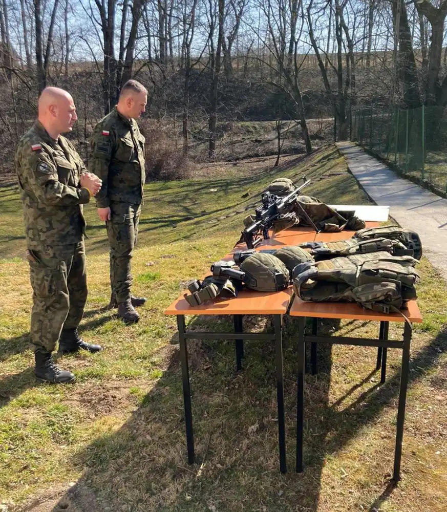 Uczniowie ZS w Marcinkowicach uczestniczyli w zajęciach szkoleniowych z żołnierzami 11 MBOT z Krakowa