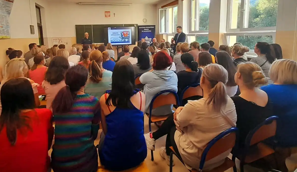 Debata policyjna z mieszkańcami Szczawy. Dyskutowano o poprawie bezpieczeństwa w rejonie obiektów sportowych