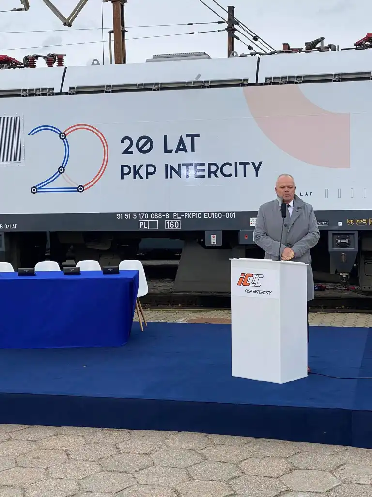 Newag dostarczy PKP Intercity 10 nowoczesnych lokomotyw rozwijających prędkość 200km/h