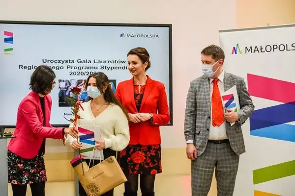 W Nowym Sączu odbyła się uroczysta gala dla stypendystów Regionalnego Programu Stypendialnego