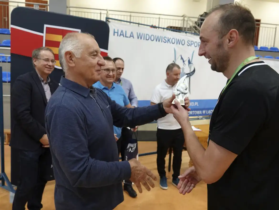 W Łącku rozegrano Powiatowy Halowy Turniej Piłki Nożnej Pracowników Samorządowych i Służb Mundurowych