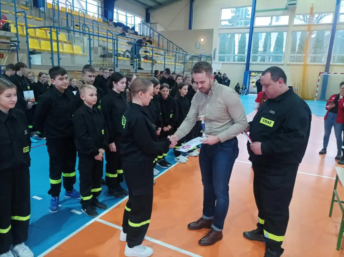 I Gminne Halowe Zawody MDP w Gródku nad Dunajcem. Zacięta rywalizacja i sportowa pasja