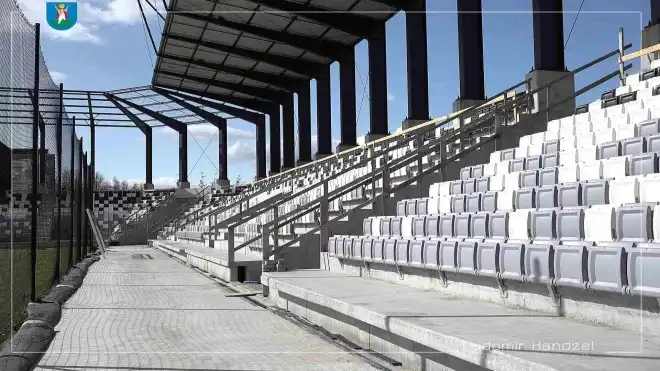 Coraz bliżej końca budowy stadionu Sandecji. Obiekt ma zostać oddany do użytku jeszcze w tym roku