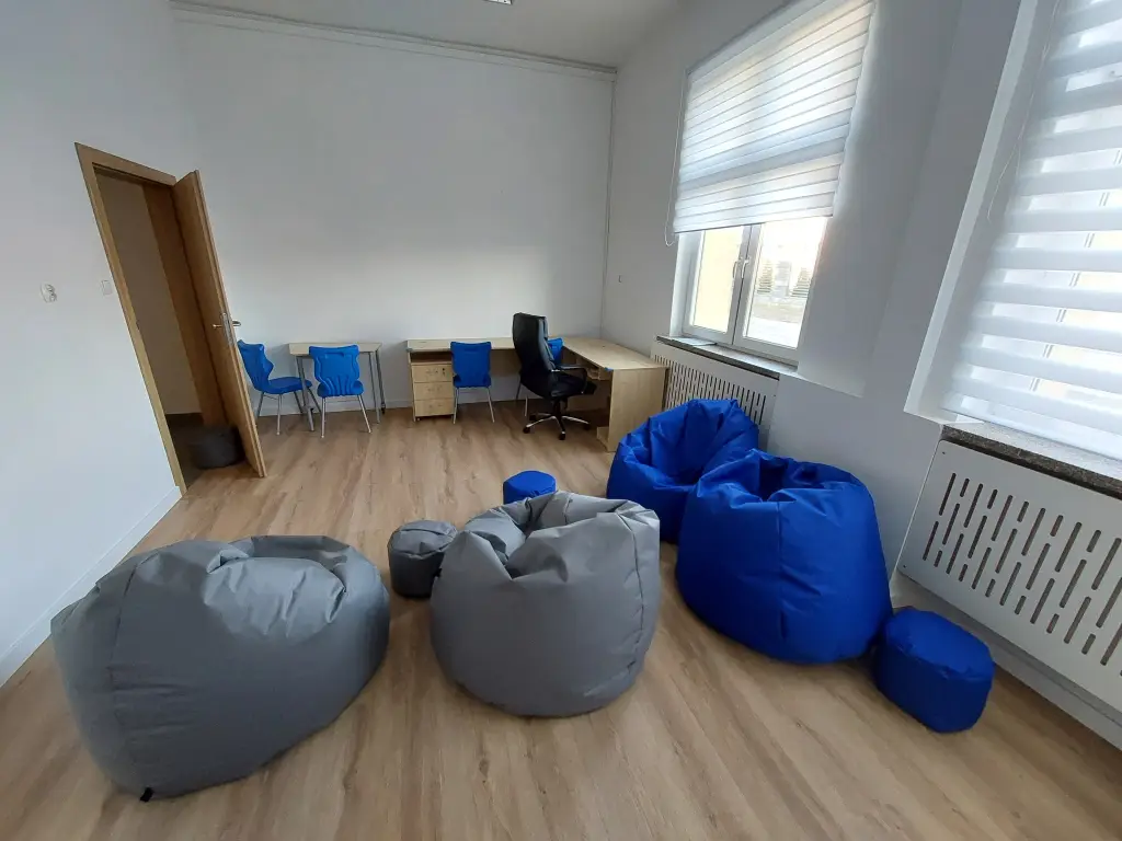 Nowy projekt edukacyjny w Łącku. Wsparcie dla uczniów i nauczycieli