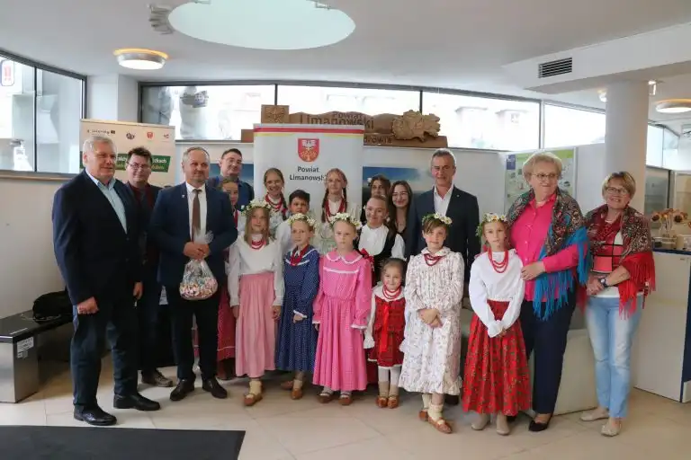 Wędrowali „Śladami Bohaterów” – wernisaż wystawy poprojektowej w PCIT w Limanowej