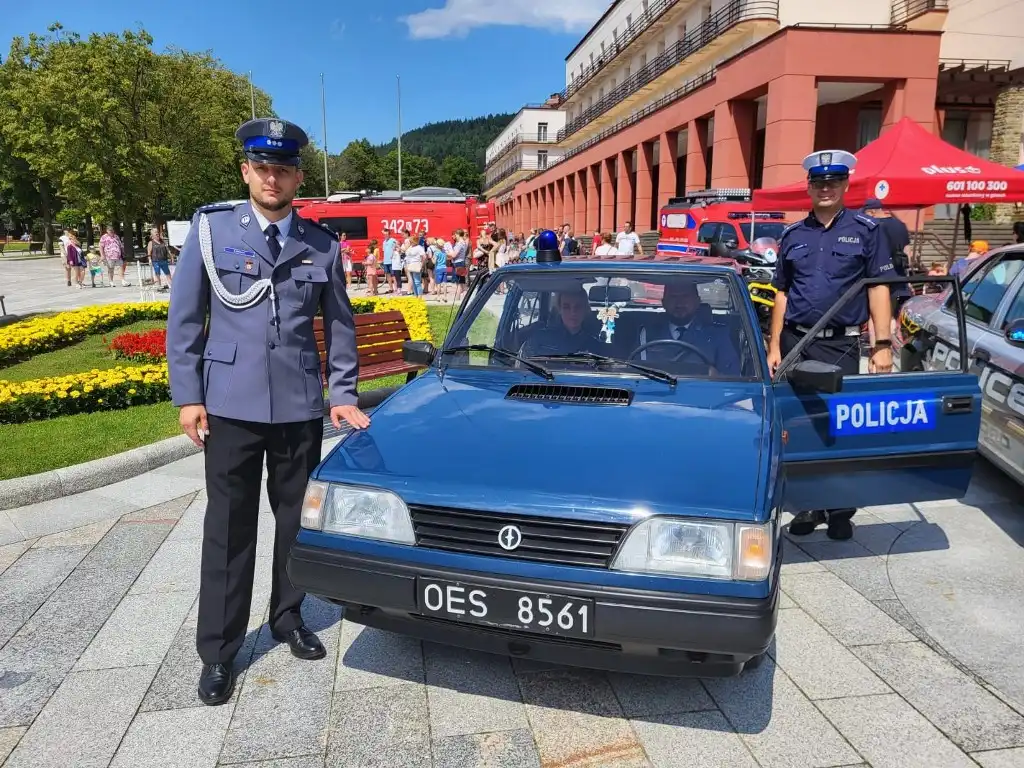 Uroczysty apel z okazji 104. rocznicy powołania Policji Państwowej. Wydarzeniu towarzyszył piknik profilaktyczno-edukacyjny
