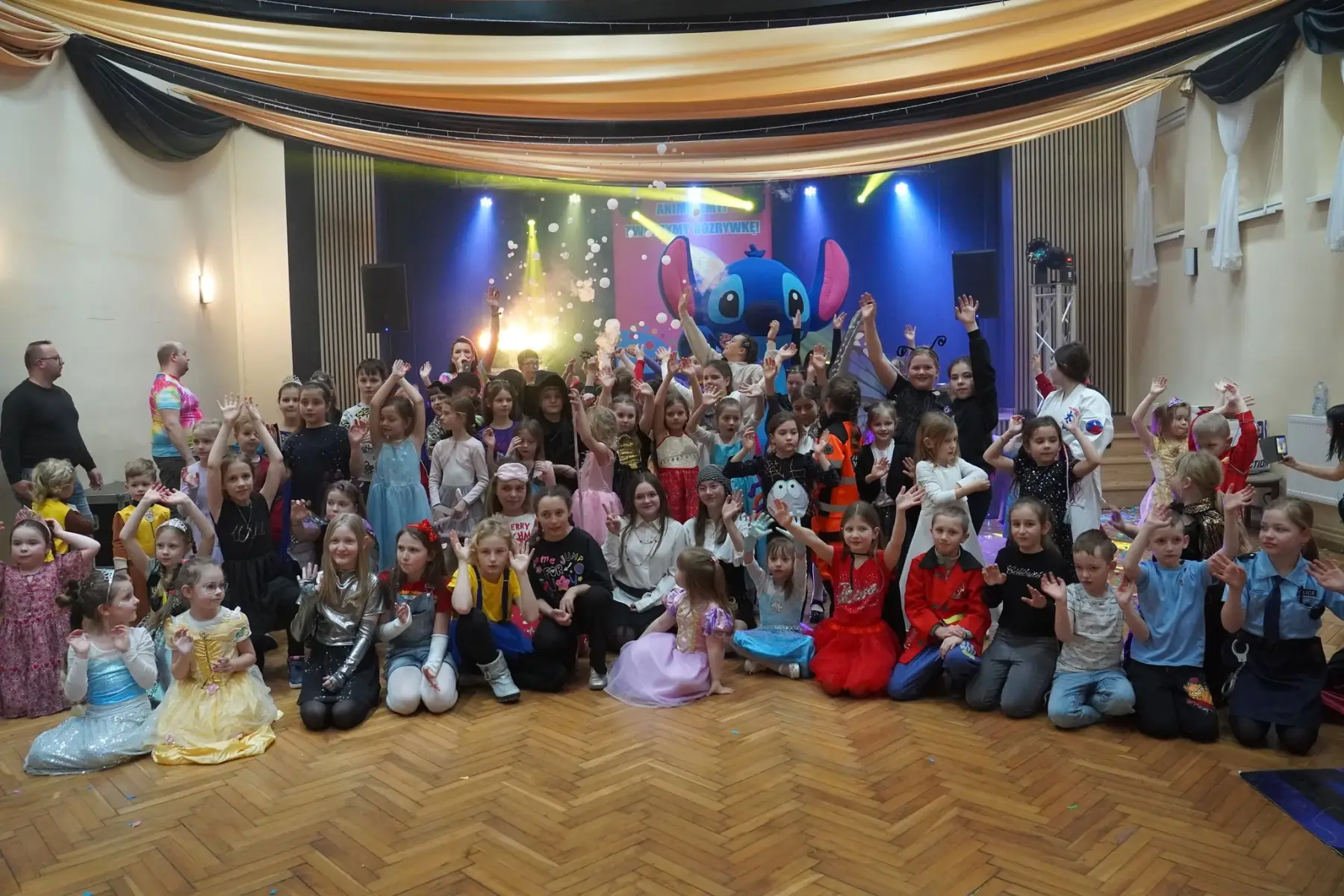 Karnawał pełen uśmiechów. Bal Fundacji „Wyjdź z Domu” zachwycił dzieci