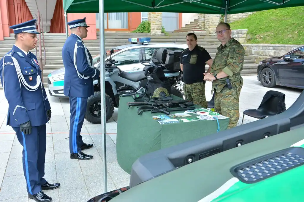 Uroczysty apel z okazji 104. rocznicy powołania Policji Państwowej. Wydarzeniu towarzyszył piknik profilaktyczno-edukacyjny