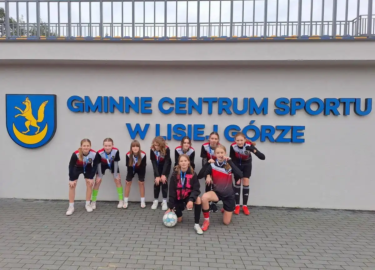 Dziewczyny z Tęgoborzy znów na podium. Awans do finału wojewódzkiego turnieju „Z Orlika na Stadion”