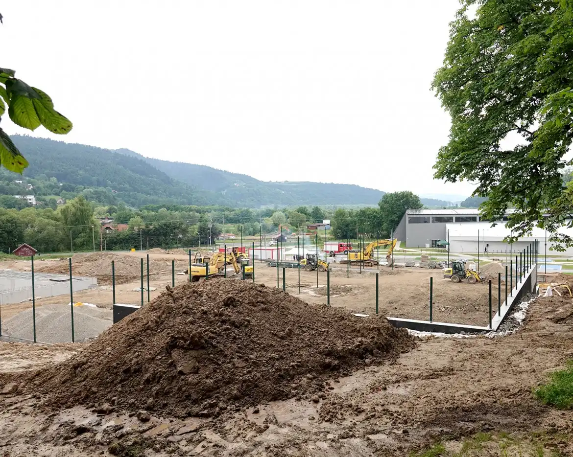 Postępują prace na terenie budowy powiatowego Centrum Sportu w Marcinkowicach