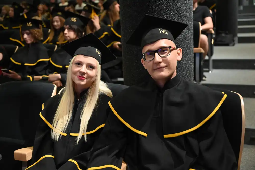 Ponad 100 absolwentów Wydziału Nauk Społecznych i Sztuki ANS otrzymało dyplomy ukończenia studiów licencjackich i magisterskich
