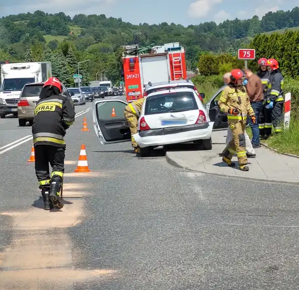 Kraksa na DK75 w Wielogłowach