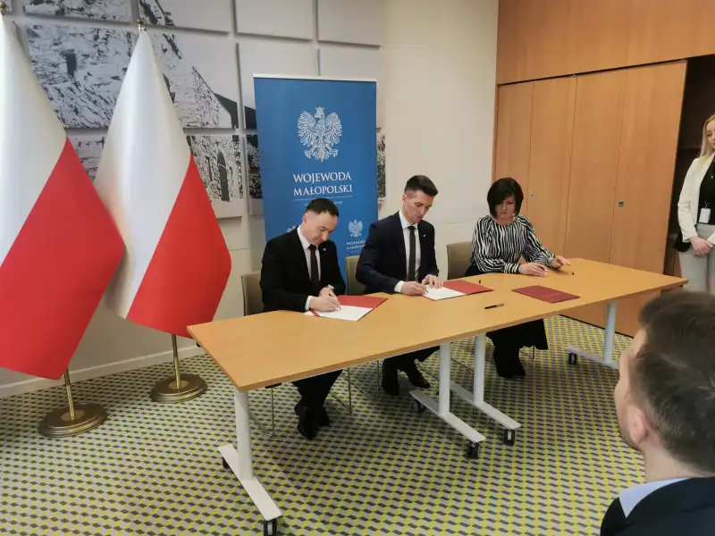 Podpisano umowę na remont drogi gminnej "Cieniawa - Do Dworu"
