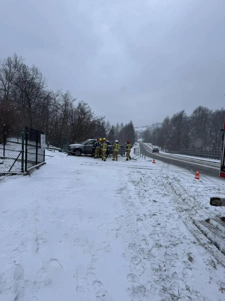 Nowa Wieś. Poranny wypadek na DK75. Jedna osoba w szpitalu