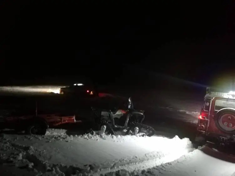 Zupełnie nie przygotowani do warunków zimowych wybrali się autem terenowym na „off-road”. Interweniowali GOPR-owcy